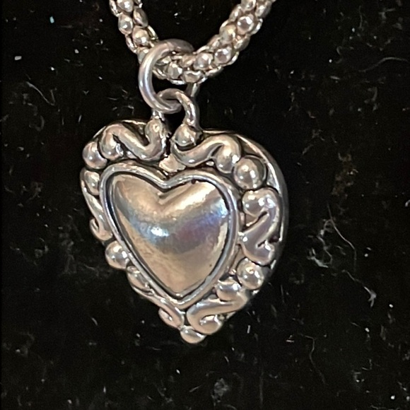 16.5” Contempo Collection silver plated Omega chain necklace & heart pendant - Picture 5 of 16